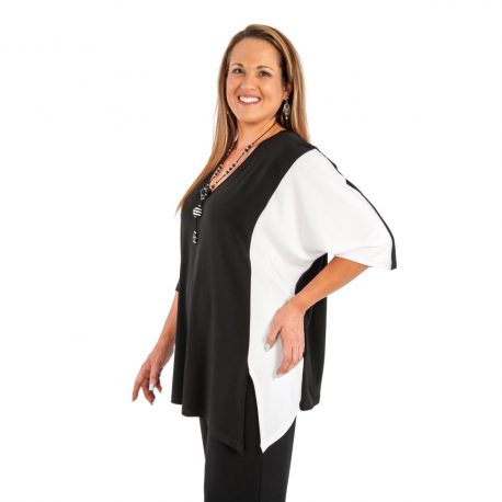 T1010 – Plus-Size-3-4-Sleeve-Top-Black-with-White-Thats-Me-by-Margo-Mott